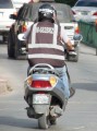 In den Städten ist es Pficht, daß Kennzeichen des Motorrades auch auf dem Helm und einer Warnweste zu tragen.
