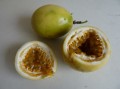 Maracuya, mit Honig total lecker, sonst zu sauer. Kerne schmecken sonnenblumenkernartig